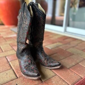 Corral A1951 Laser Inlay Cowboy Cowgirl Boots Snip Toe Black and Red